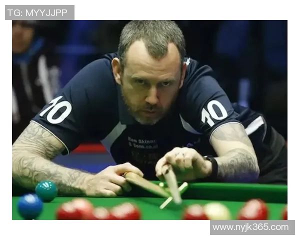 将足球当桌球踢的球星挑战极限展现超凡球技