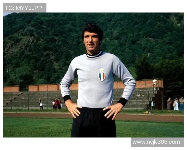 足球历史上十一大顶级球星盘点精彩视频展现足坛传奇人物风采