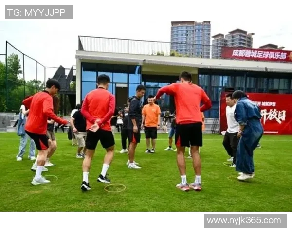 足球巨星踏上蓉城绿茵,成都迎来世界级球星魅力之旅 足球巨星踏上蓉城绿茵,成都迎来世界级球星魅力之旅