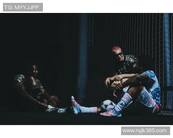 球星外套与足球文化碰撞时尚潮流 新运动装备引领潮流风向 球星外套与足球文化碰撞时尚潮流 新运动装备引领潮流风向