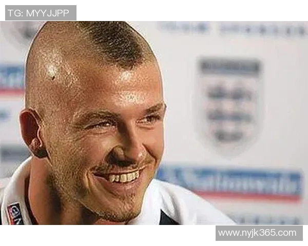 足球场上扎小辫的球星们 他们如何用独特发型展现个人风格与自信 足球场上扎小辫的球星们 他们如何用独特发型展现个人风格与自信